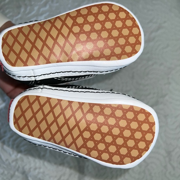 Vans - Picture 4 of 5